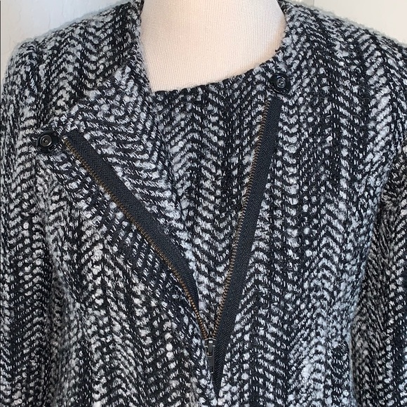 CAbi # 529 Mockingbird Wool Asymmetrical Jacket 🌺 - Picture 4 of 7